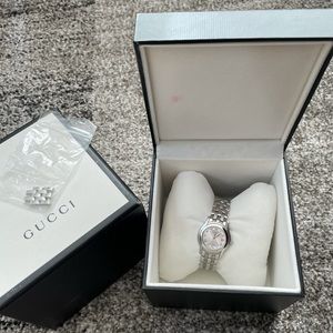 Gucci watch women’s.